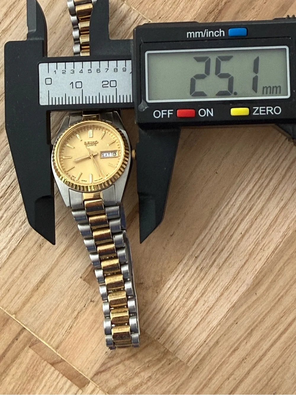 Seiko Presidential Vintage Ladies Watch Two-Tone Bracelet Case Gold Dial Date